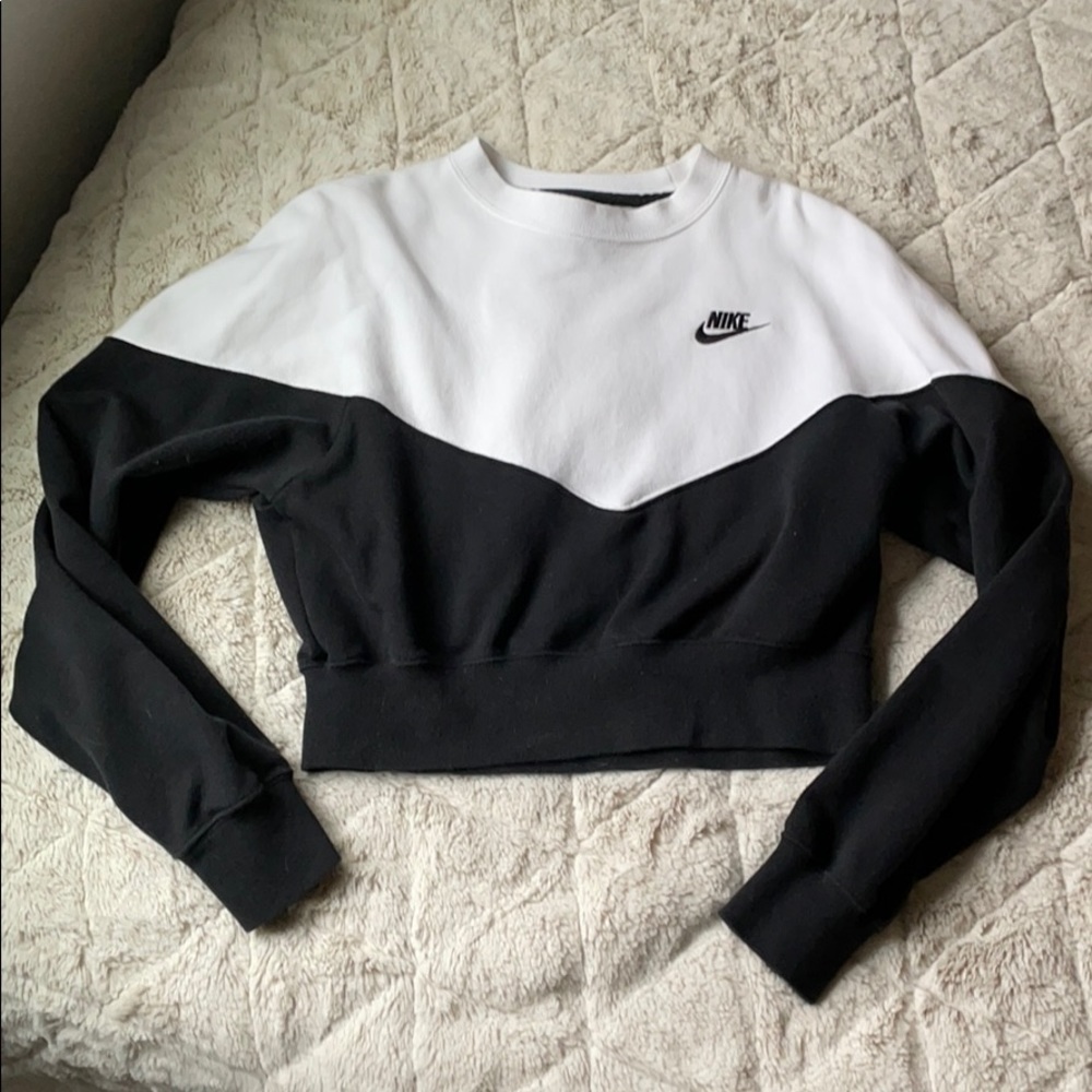 Nike crop sweatshirt size small